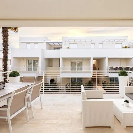 - Elegante Con Piscina Appartamento *