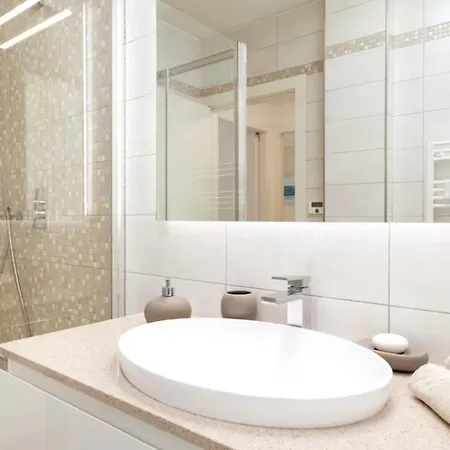 - Elegante Con Piscina Appartamento