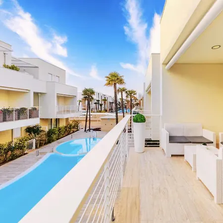 - Elegante Con Piscina Appartamento Lido di Jesolo