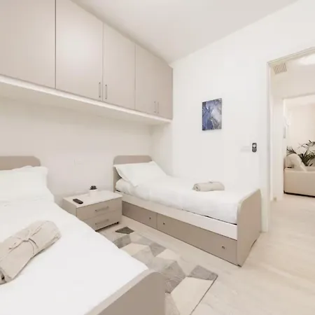 - Elegante Con Piscina Appartamento *